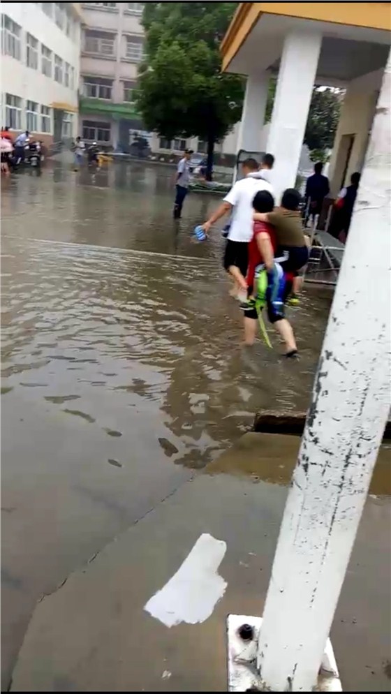 一場大雨淹沒了常州，龍城變水城，救援工作積極開展中?。?！2